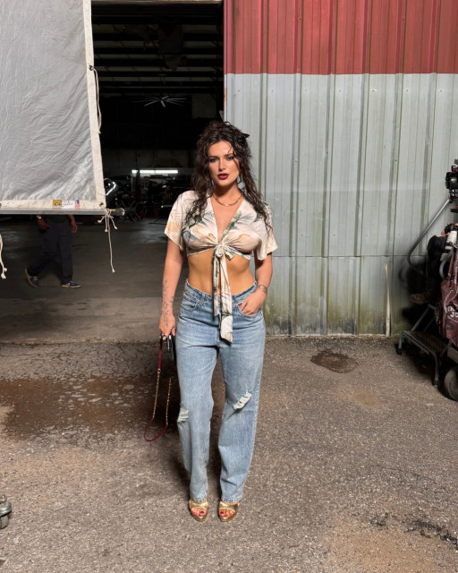 Bella Thorne instagram post 497847