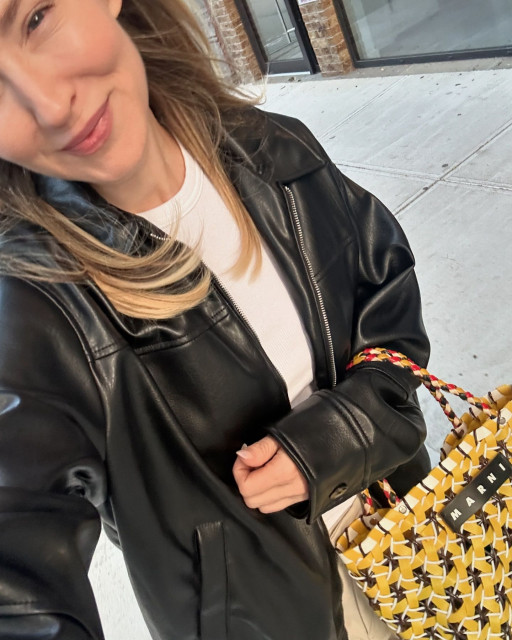Beth Riesgraf instagram post 475645
