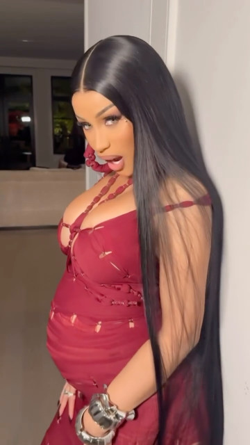 Cardi B instagram post 496643