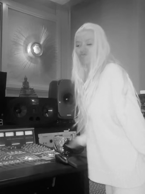 Christina Aguilera instagram post 493287