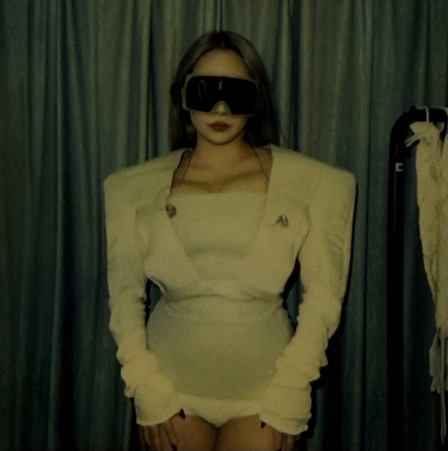 CL         instagram post 497160