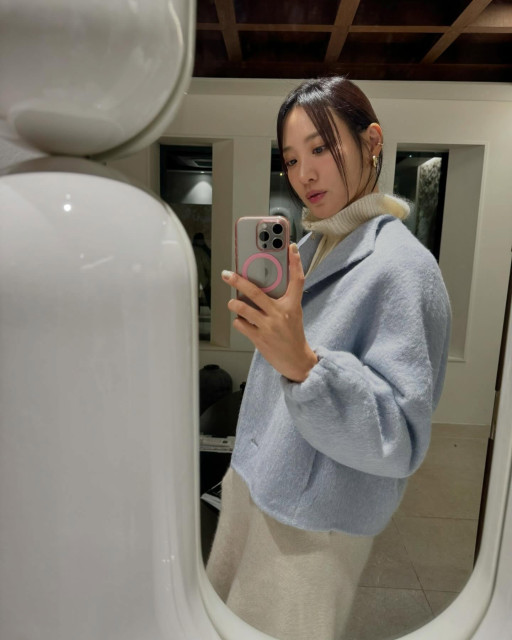 Claudia Kim instagram post 481294