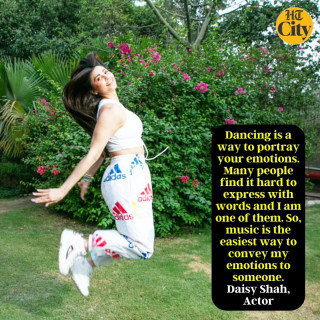 Daisy Shah instagram pic #465675