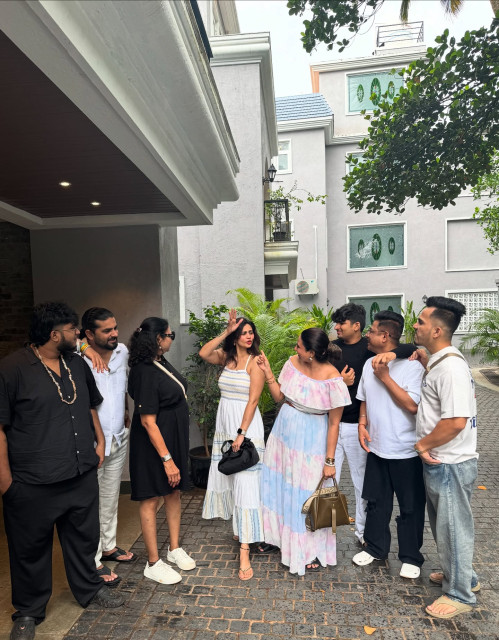 Daisy Shah instagram post 493114