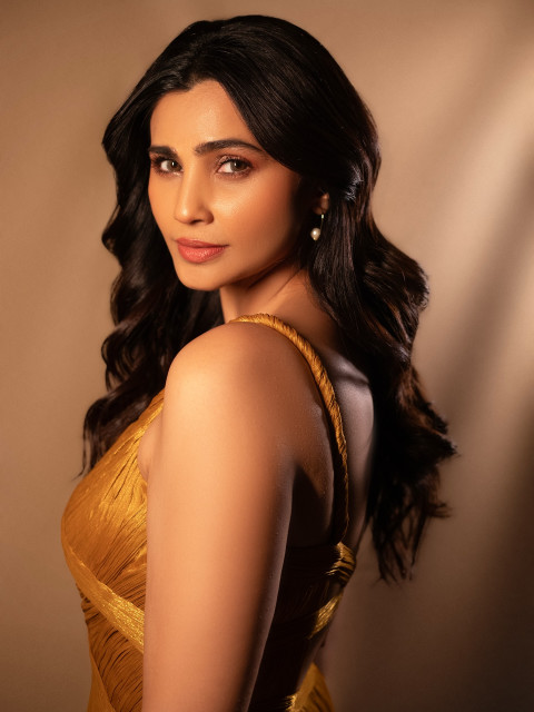 Daisy Shah instagram post 493698