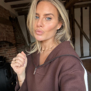 Danielle Armstrong instagram pic #485526