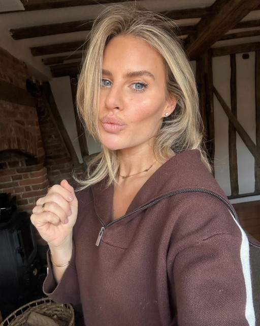 Danielle Armstrong instagram post 485526