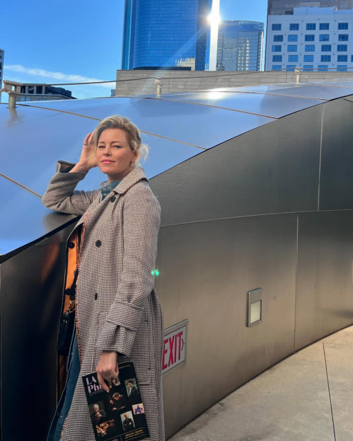 Elizabeth Banks instagram post 481689