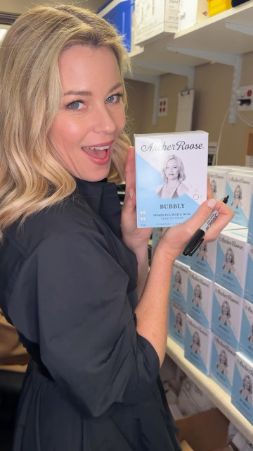 Elizabeth Banks instagram post 483124