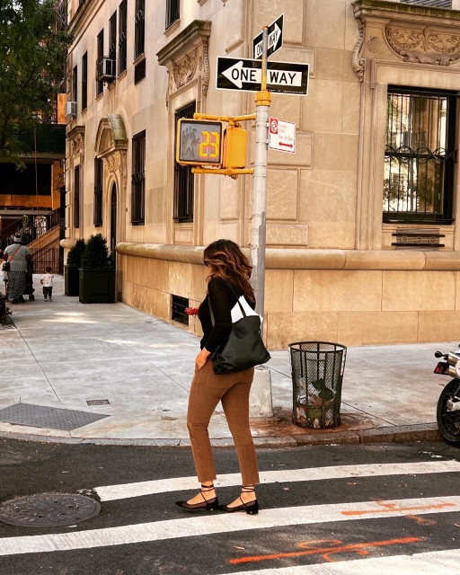Elizabeth Henstridge instagram post 450223