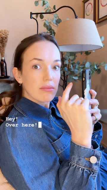 Elizabeth Henstridge instagram post 461758