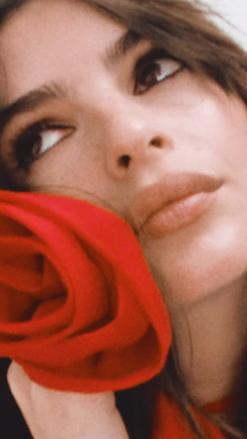 Emily Ratajkowski instagram post 492195