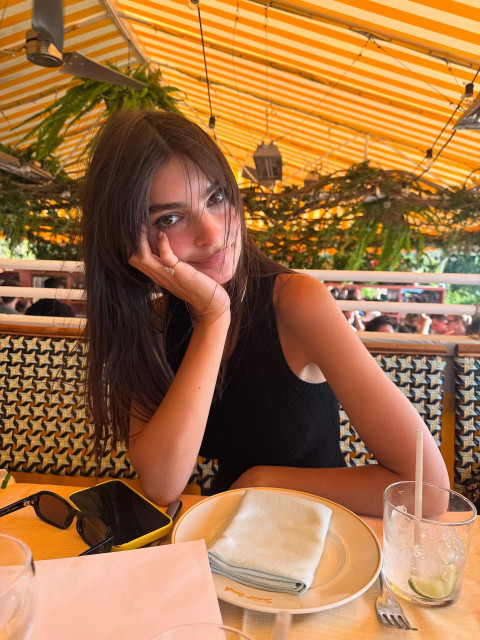 Emily Ratajkowski instagram post 492667