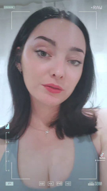 Emma Dumont instagram post 452553