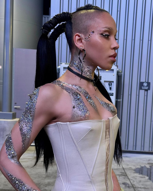 FKA Twigs instagram post 484251