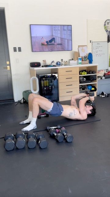 Grant Gustin instagram post 497707