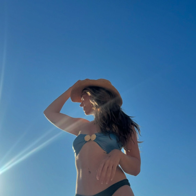 Holly Taylor instagram post 473991