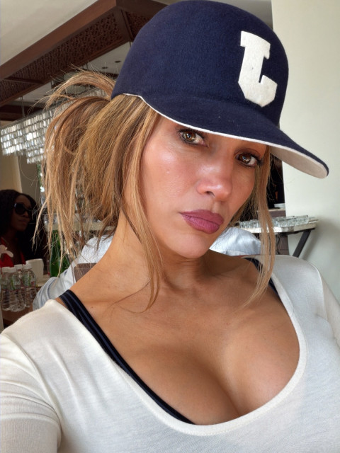 Jennifer Lopez instagram post 497538