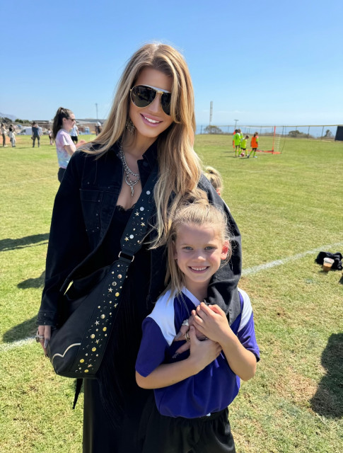 Jessica Simpson instagram post 496359