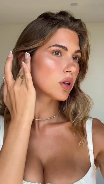Kara del Toro instagram post 492280