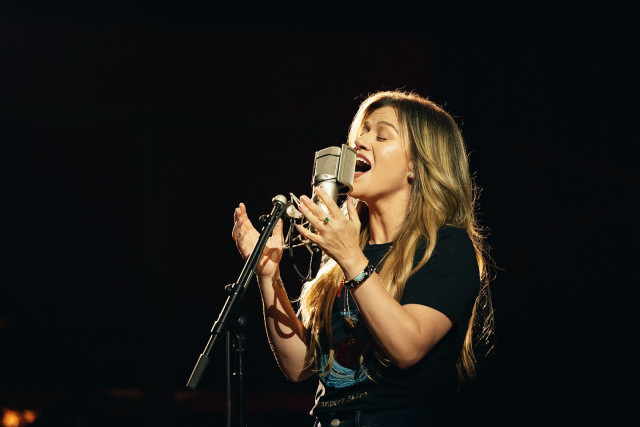 Kelly Clarkson instagram post 493453