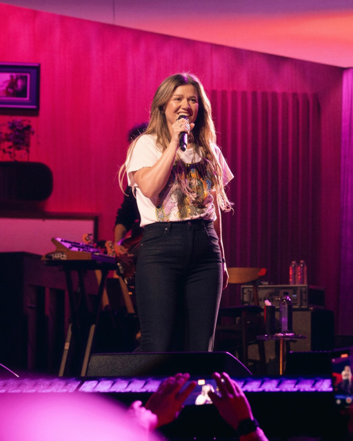 Kelly Clarkson instagram post 494031