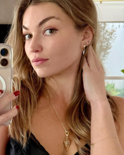 Lili Simmons instagram post 482742