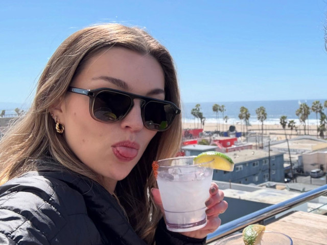 Lili Simmons instagram post 489215