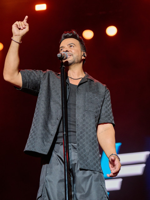 Luis Fonsi instagram post 493739
