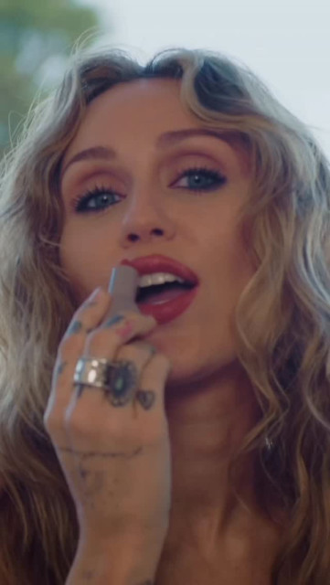 Miley Cyrus instagram post 497050