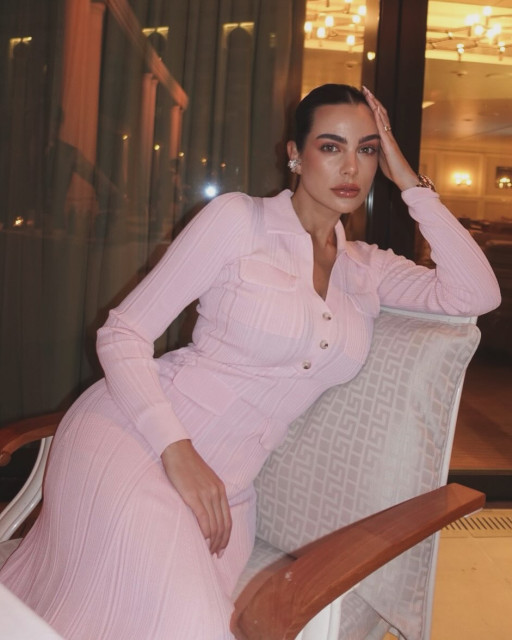 Nadine Mirada instagram post 480515