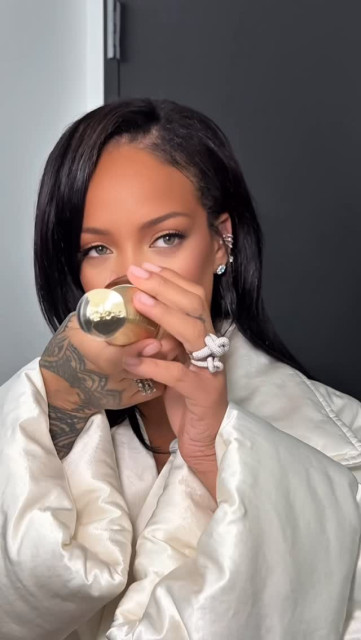Rihanna instagram post 493956