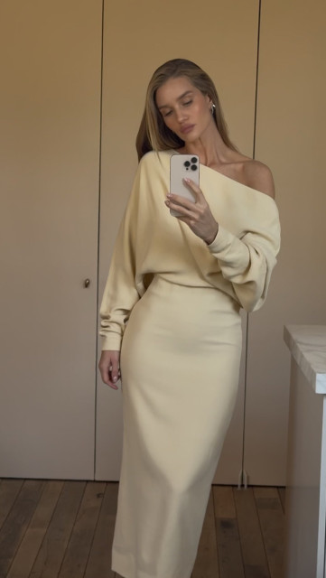 Rosie Huntington-Whitely instagram post 490132