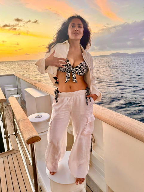 Salma Hayek instagram post 489522
