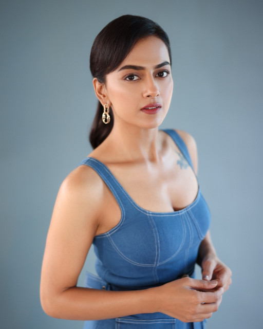 Shraddha Srinath instagram post 482563
