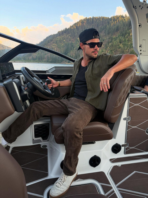 Taylor Lautner instagram post 495106
