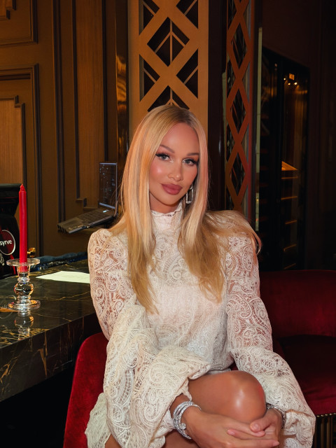 Viktoria Lopyreva instagram post 497496