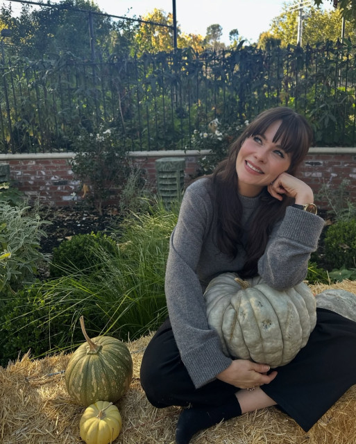 Zooey Deschanel instagram post 496362