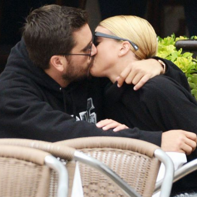 Venice Kiss Of Scott Disick And Sofia Richie