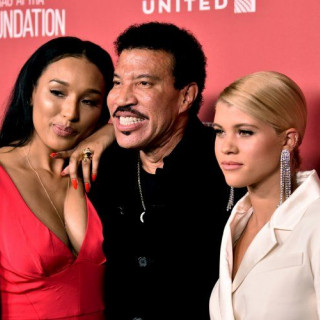 How Does Lionel Richie React To His Daughter's Dating Life?