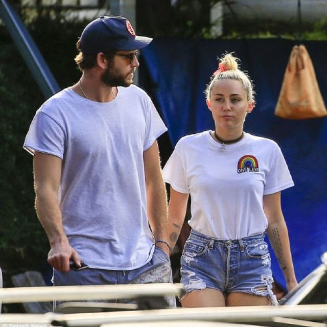 Father Of Miley Cyrus Borrowed Liam Hemsworth's Shirt Without His Consent