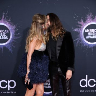 Heidi Klum kissed the husband on public
