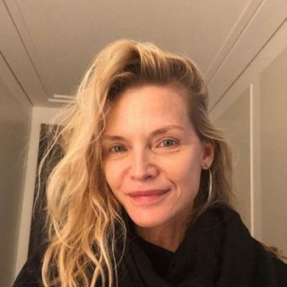 Michelle Pfeiffer showed selfies without makeup