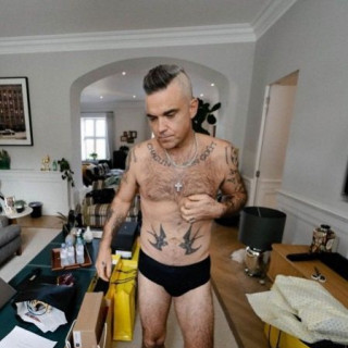 Robbie Williams shared an unusual way to lose weight