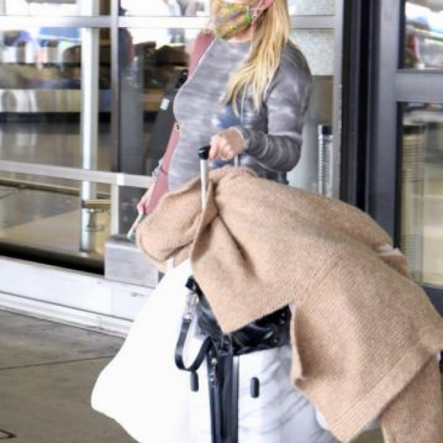 Pregnant Hilary Duff spotted at Los Angeles airport