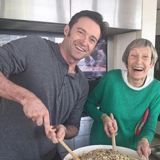 Hugh Jackman posted a photo with his mother 