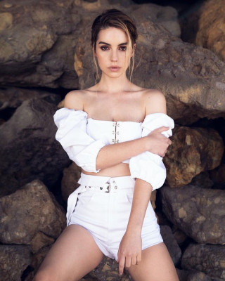 Adelaide Kane pic #1051014