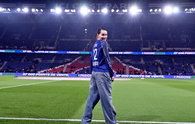 Adriana Lima at Paris Saint-Germain FC x Olympique de Marselha