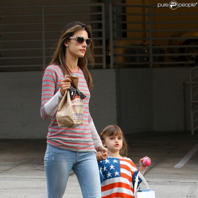 Alessandra Ambrosio pic #590466