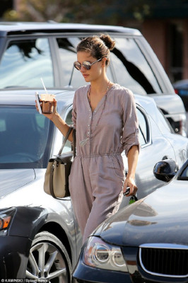 Alessandra Ambrosio pic #740159